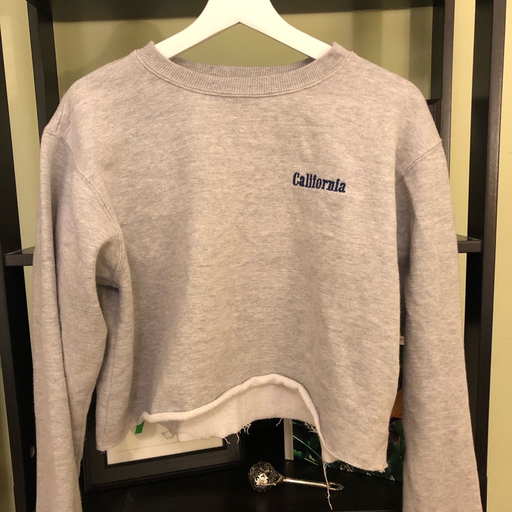 Brandy Melville Cali Pullover Cropped Hoodie
